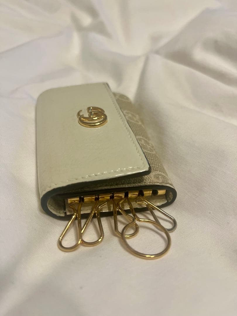 GUCCI ダブルGキーケース　ベージュ&ホワイト