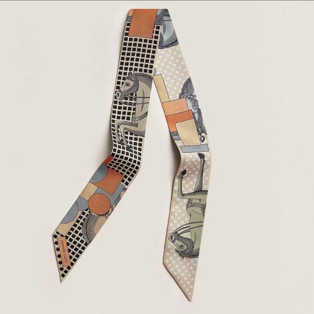美品 HERMES エルメス ツイリー カヴァリエ・アン・フォルム