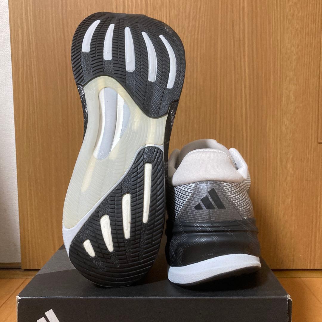新品　アディダス ランニングシューズ　スーパーノヴァ ライズM 25cm