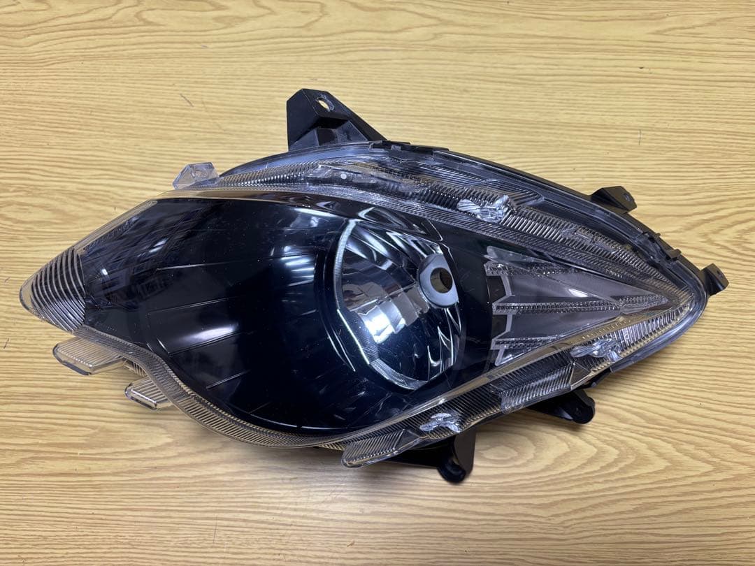 【中古　美品】　フォルツァ　 mf10 ヘッドライト　前期　右側