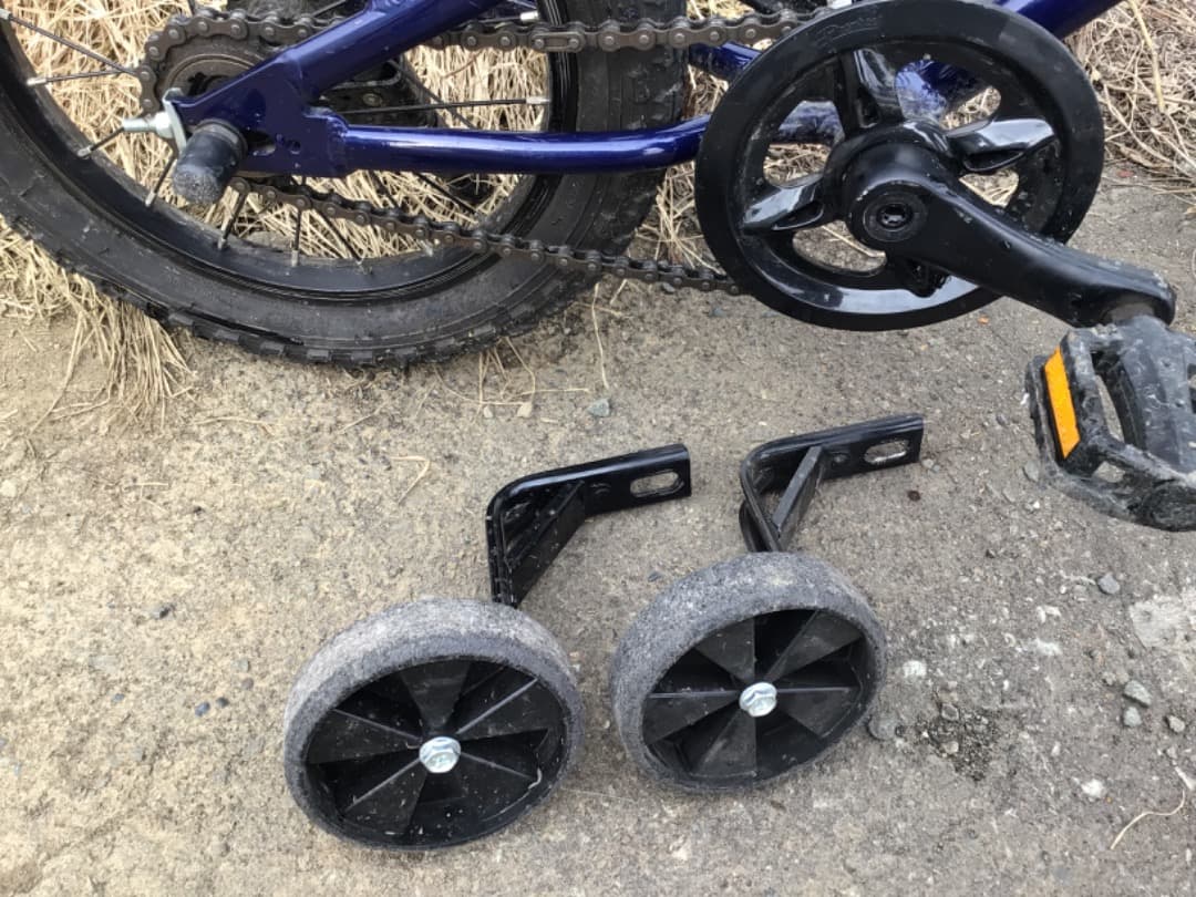 ヨツバサイクル自転車 14インチ 補助輪有り　札幌