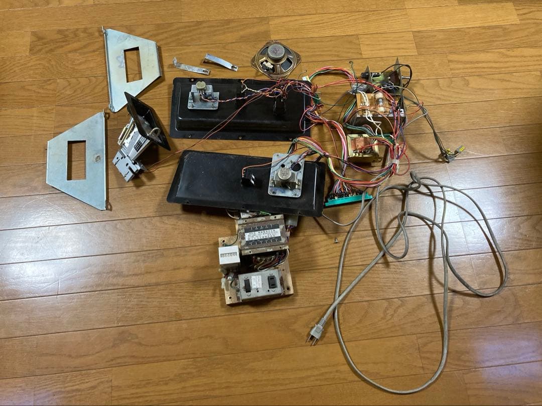 昭和レトロ　アーケードゲームコントロールパネル他 動作品からの取り外し