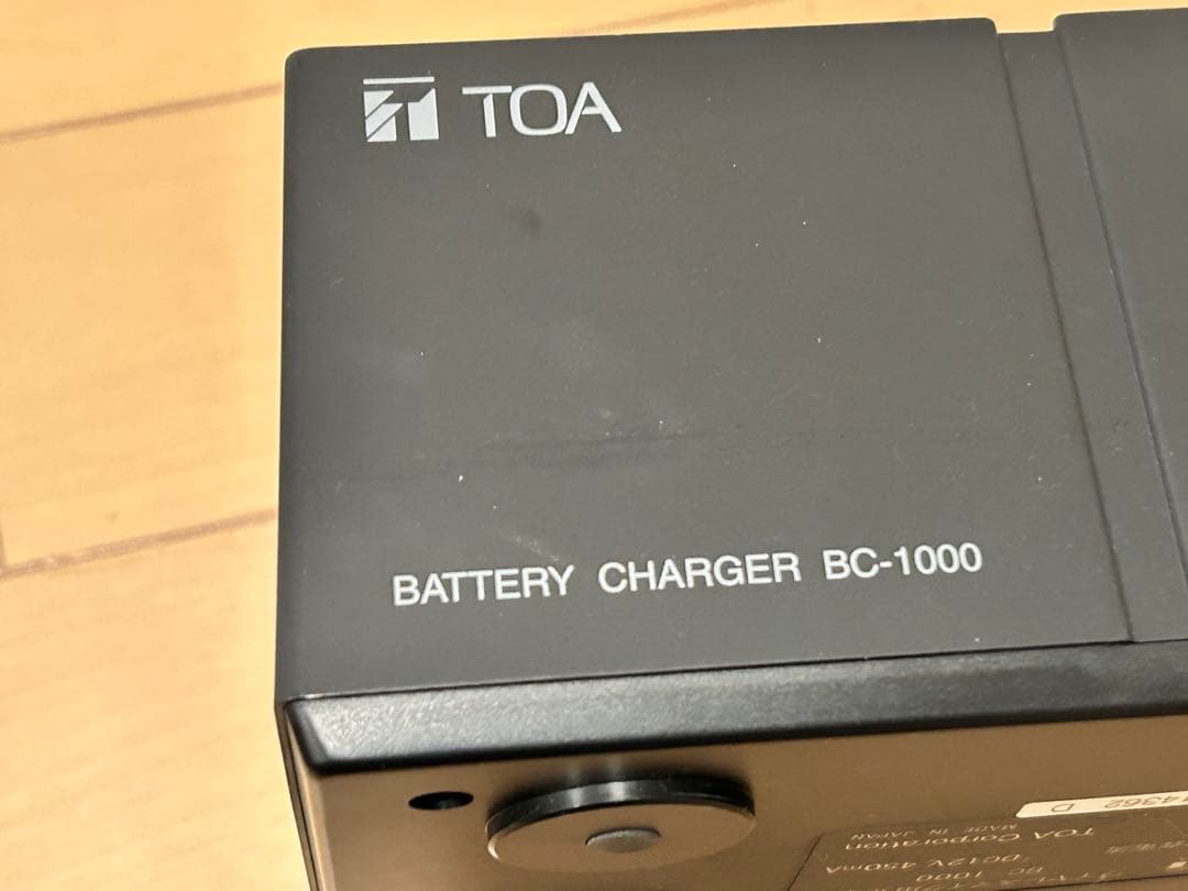 ワイヤレスマイク用充電器　BC-1000