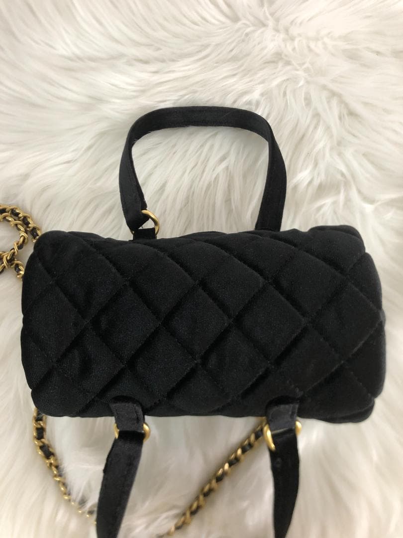 ハンドバッグ　ゴールドブランドロゴ　超美品ショルダーバッグ　未使用　レディース