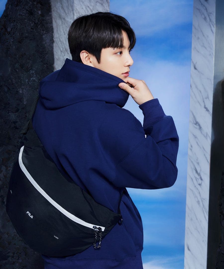 ◆ラスト1つ◆BTS着用モデル FILA パーカー