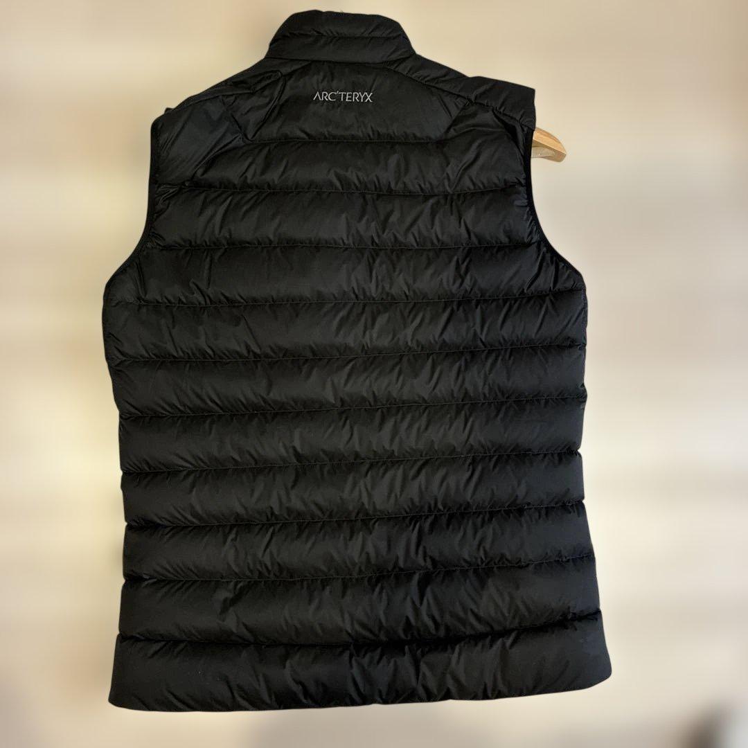 【極美品】アークテリクス　セリウムベストCerium Vest Sサイズ　タグ付