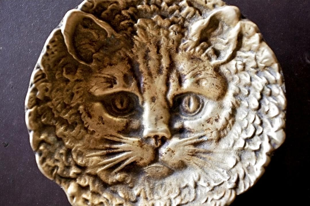 フランス ブロンズの金の猫とトレイ アンティーク 小皿 アスティエ プレート