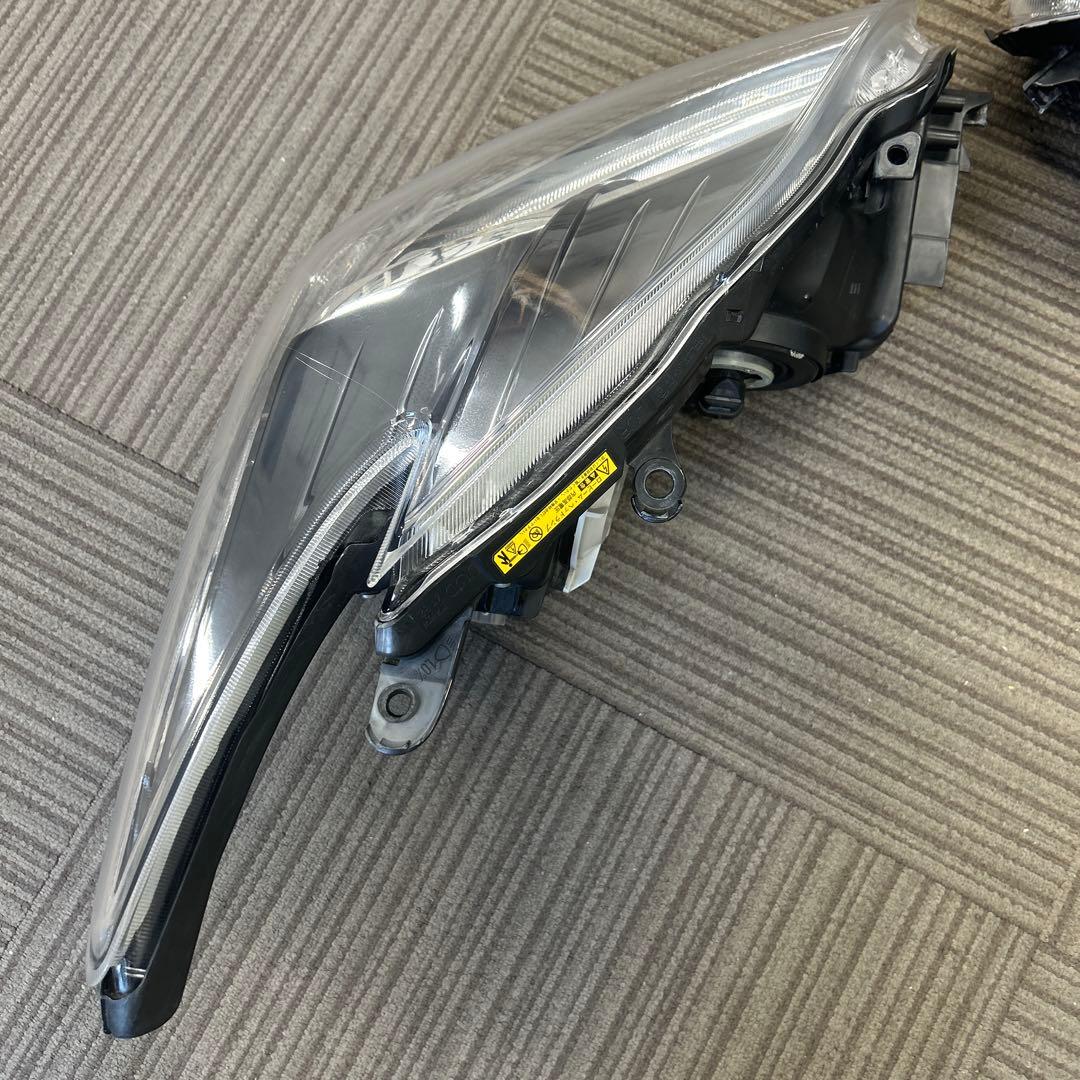 トヨタ30プリウス後期型ヘッドライト左右セット★美品です。