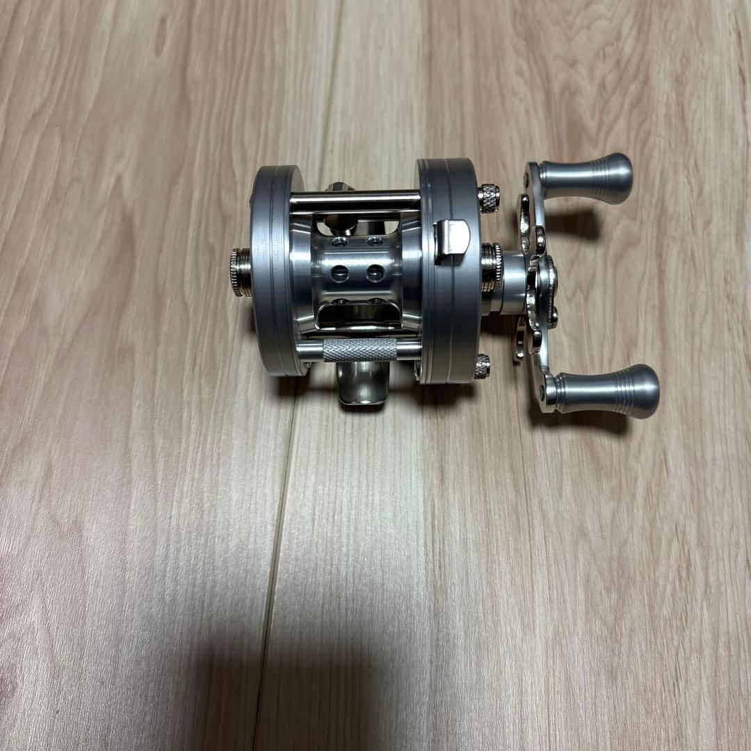 五十鈴工業　BC440SSS Silver Ash ベイトリール