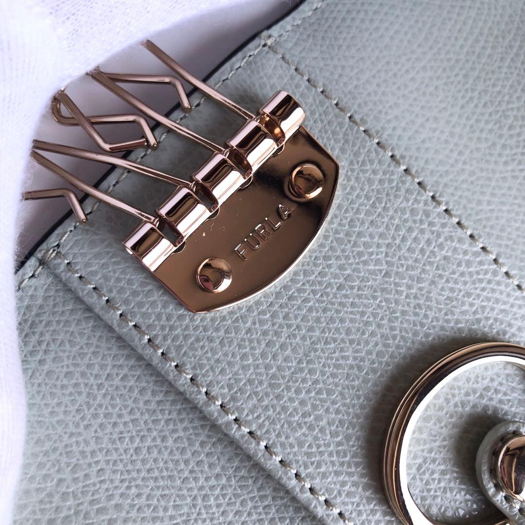 新品同様 FURLA フルラ キーケース 4連　レザー　アーチロゴ　ミント
