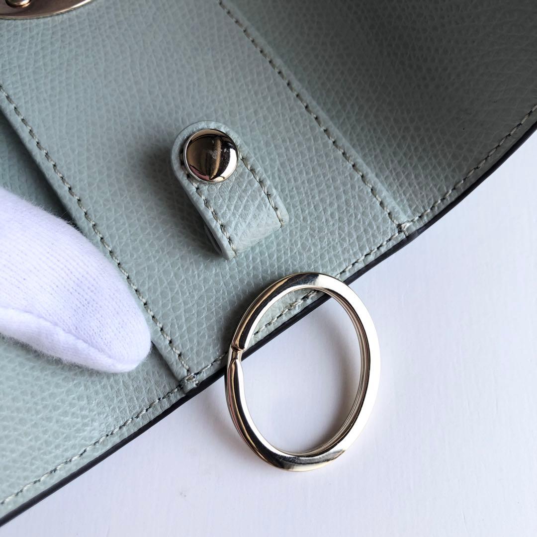 新品同様 FURLA フルラ キーケース 4連　レザー　アーチロゴ　ミント