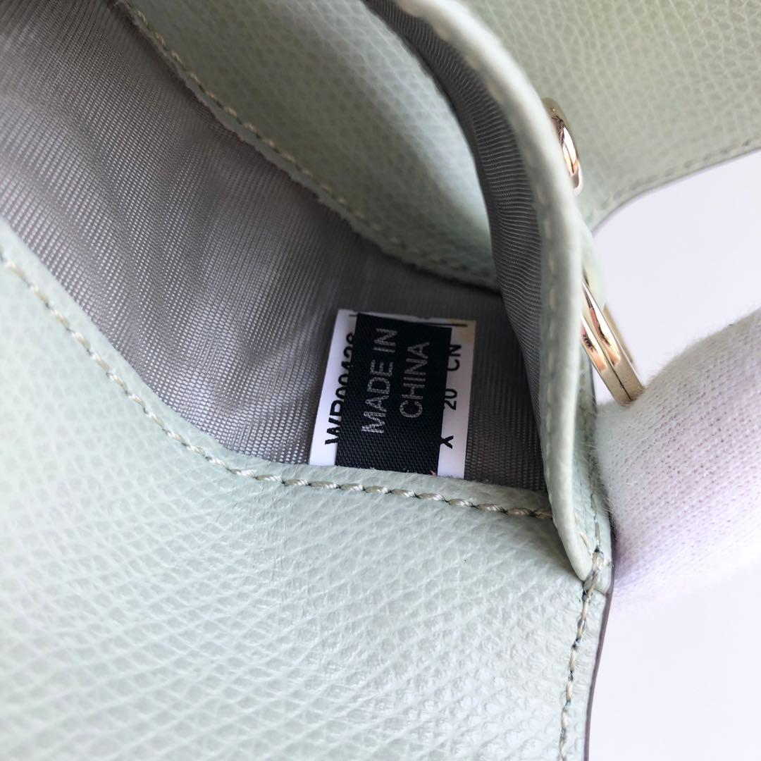 新品同様 FURLA フルラ キーケース 4連　レザー　アーチロゴ　ミント