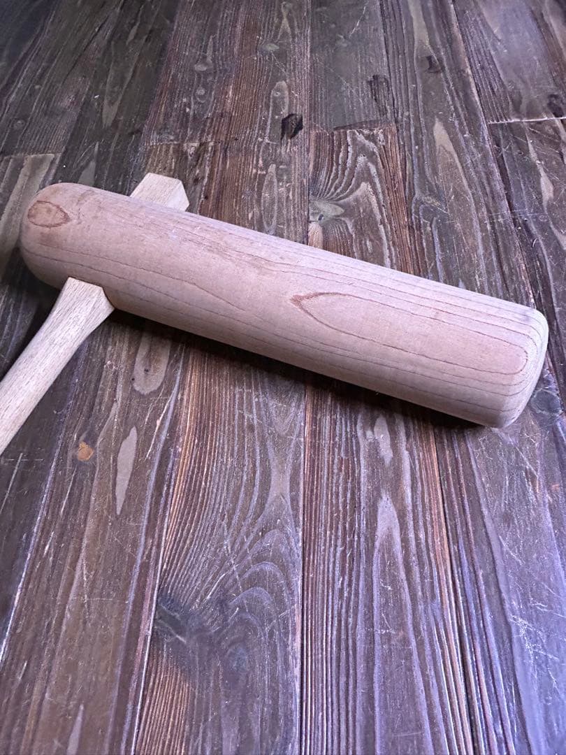 餅つき用杵　欅作り　一回使っただけです　ほぼ新品です　使ってくださる方いませんか