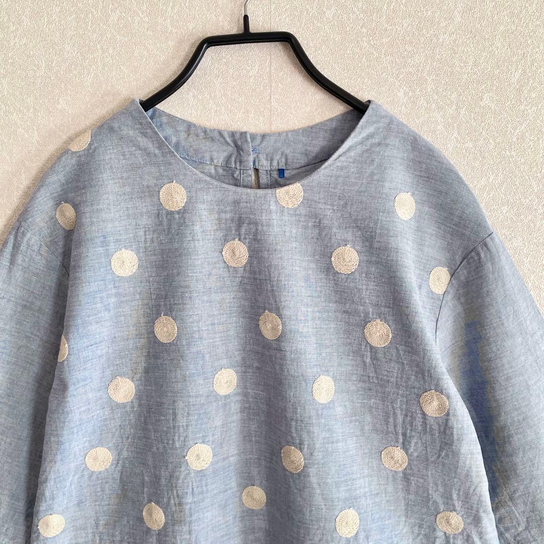 パラスパレス　刺繍ドット柄　シャンブレーブラウス