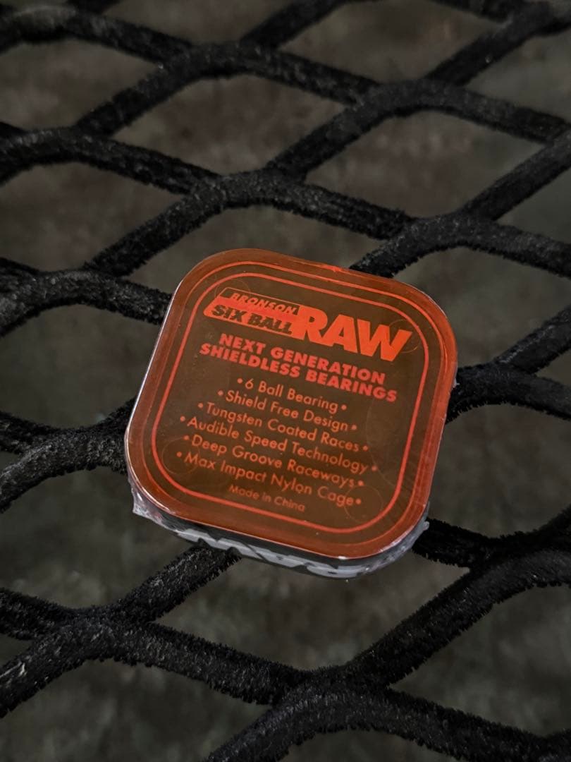 スケボー BRONSON 6-BALL RAW BEARING