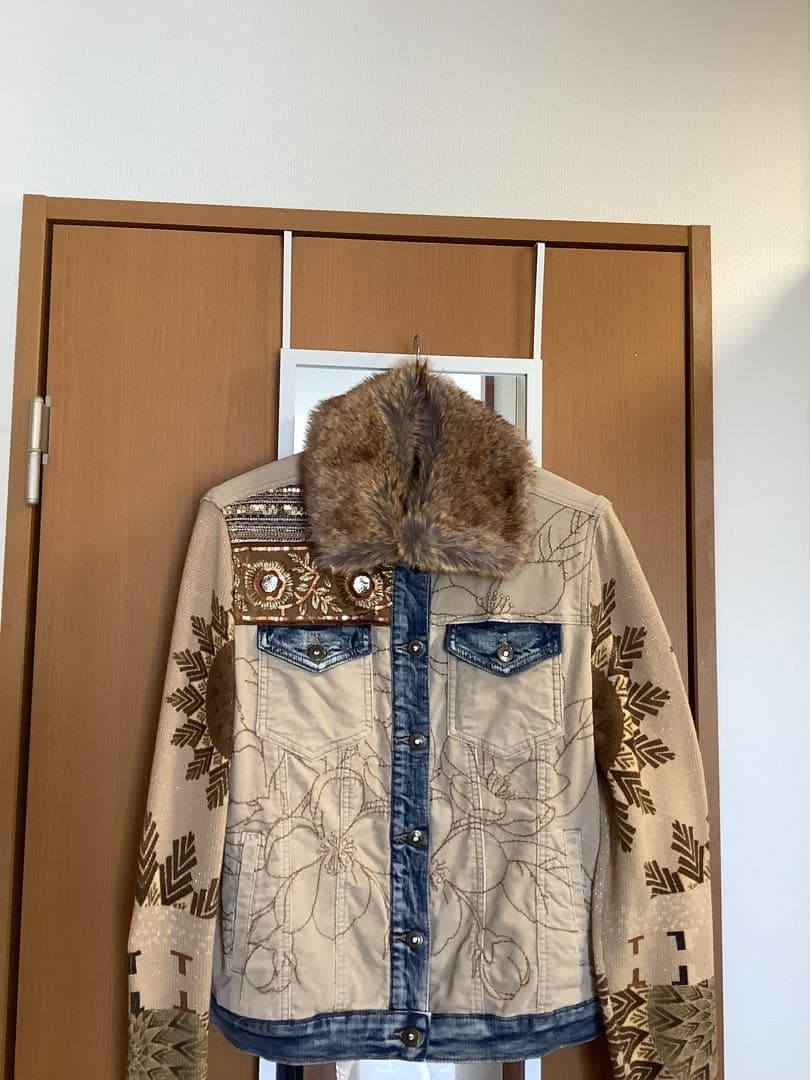 美品未使用Desigualジャケット細畝ベージュコーデュロイxデニム（ファー付）