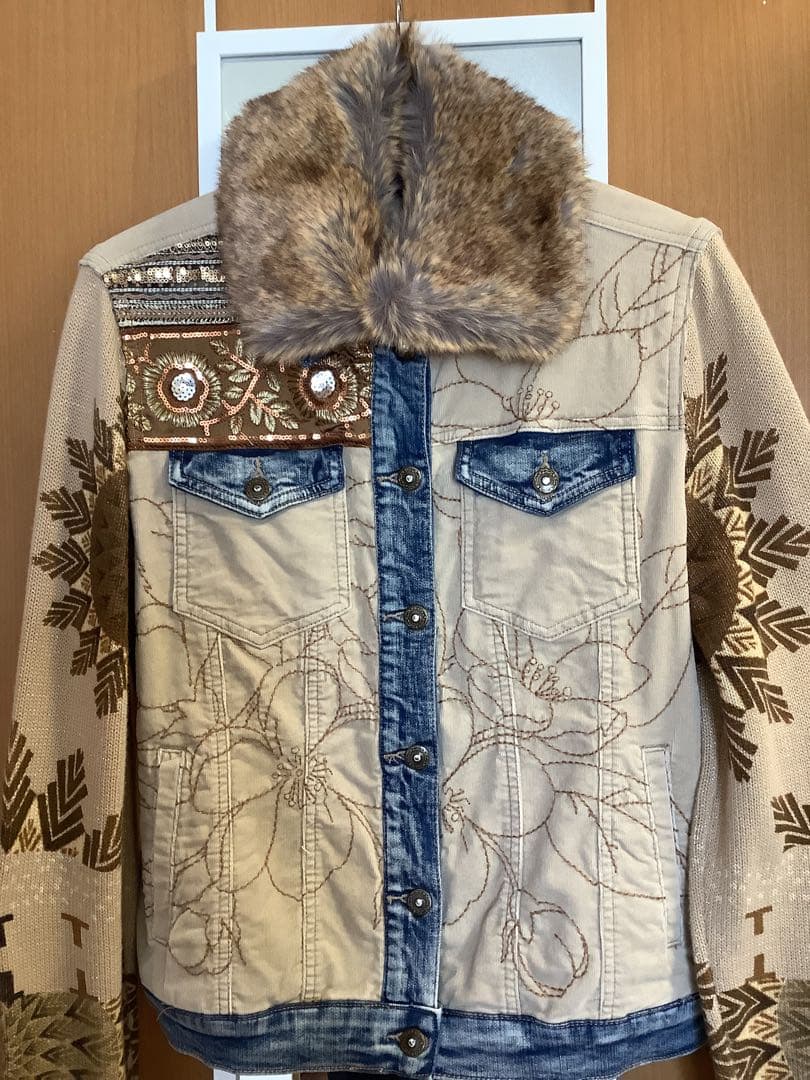 美品未使用Desigualジャケット細畝ベージュコーデュロイxデニム（ファー付）