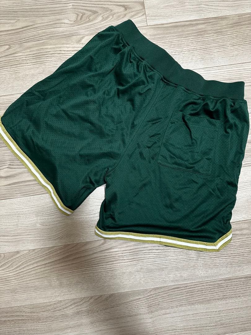 ウェア UNDEFEATED LEAGUE HOOP SHORT SIZE L