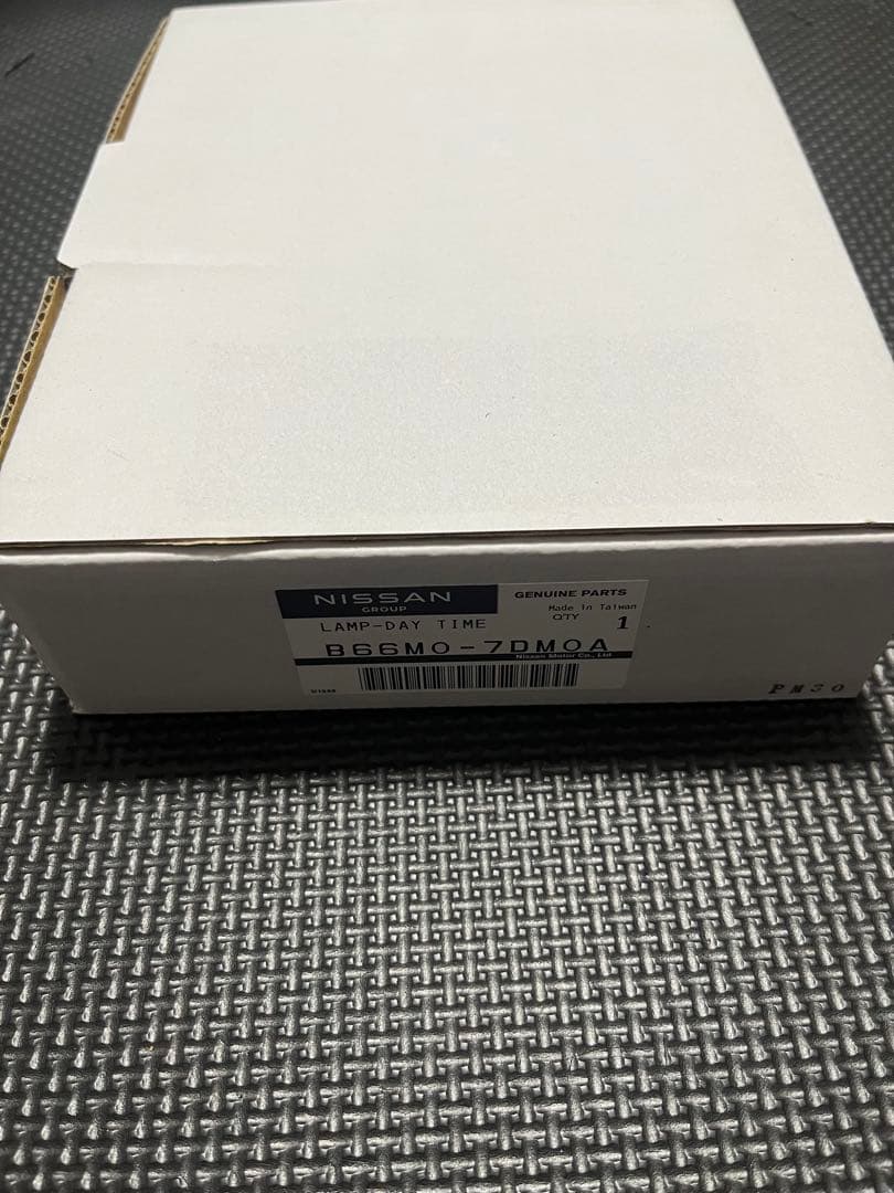 セレナ　C28 バンパーイルミネーション　グリルイルミネーションセット