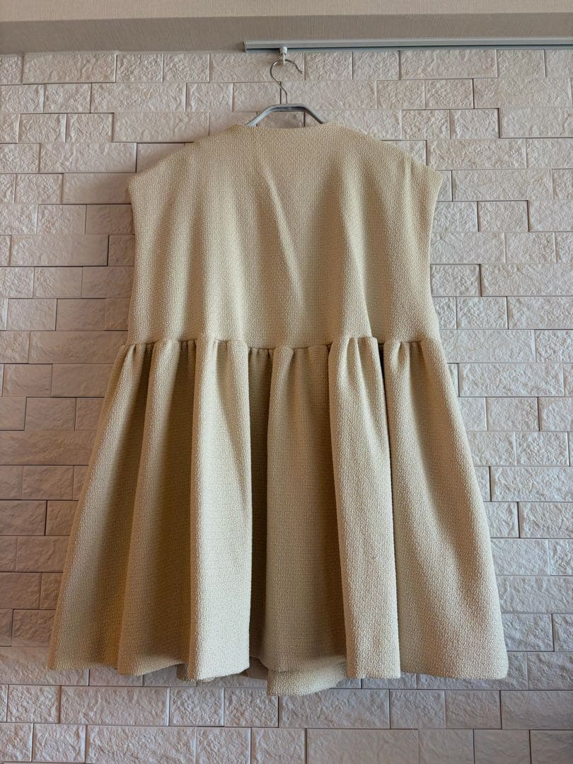 60%off！BEARDSLEY・LIVETART⭐︎新型ペプラムギャザージレ