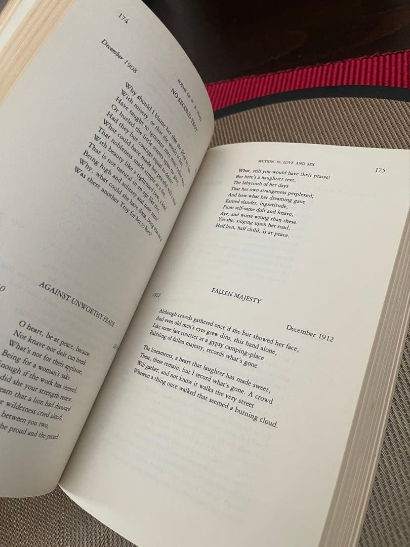 洋書 Poems of W. B. Yeats A New Selection