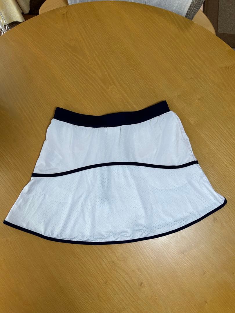 g*a様 FILA ホワイト Vネック スポーツウェアセット