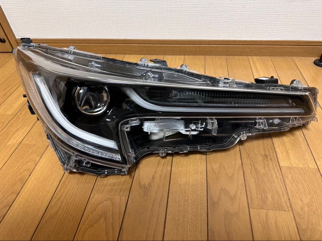 【送料込】トヨタカローラ/カローラツーリング ヘッドライト右