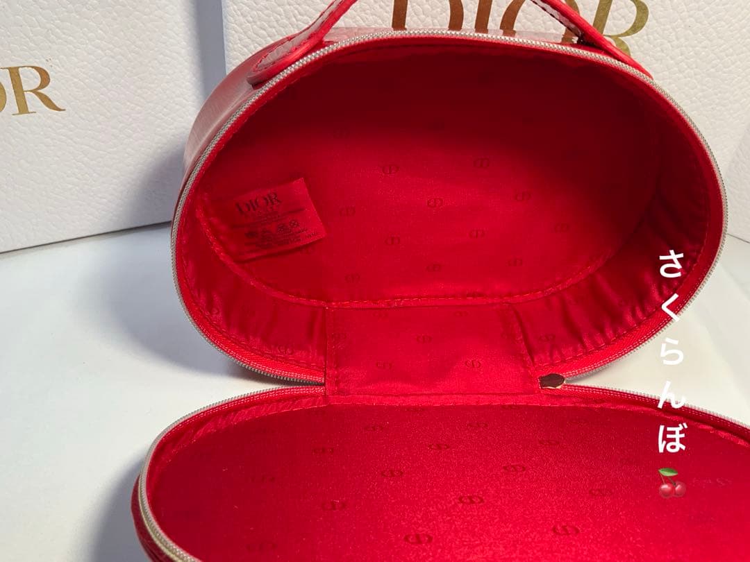 2025年　DIOR ノベルティポーチ　［新品未使用］エナメル　レッド値下げ