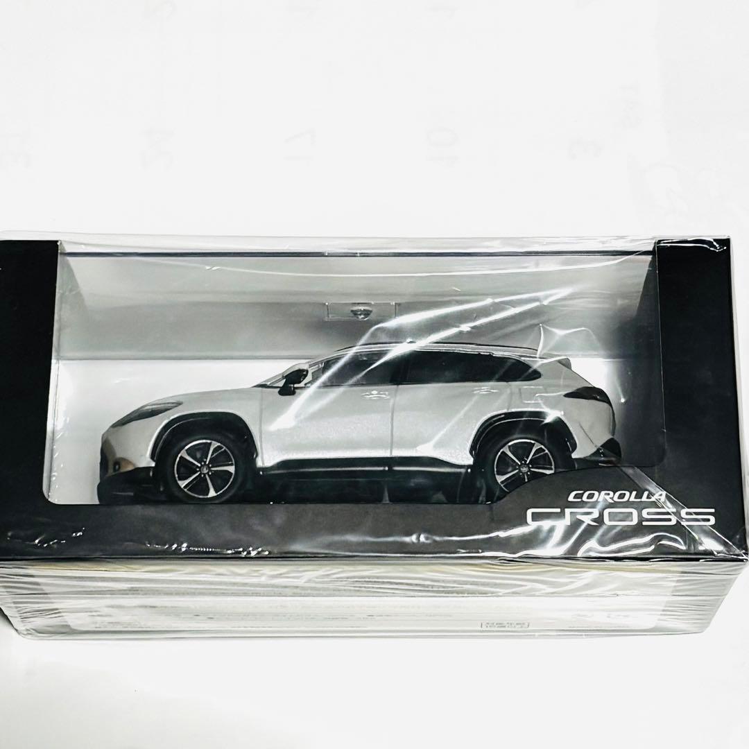 トヨタ カローラクロス 1/30 ミニカー ホワイトパール 未開封 （改良前）