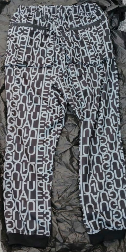 1PIU1UGUALE3 GOLF　ロゴ総柄ゴルフパンツ　ジョガーパンツ