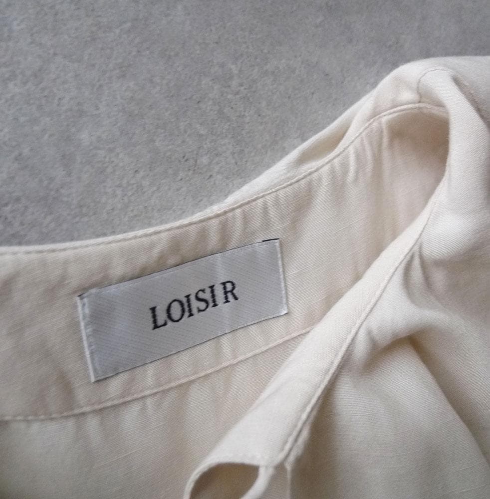 美品 ロワズィール 2,3万円 ラッフルカラーブラウス LOISIR ホワイト