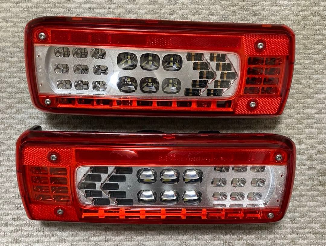 ＬＥＤテールランプ ＵＤクオン　新車取外し