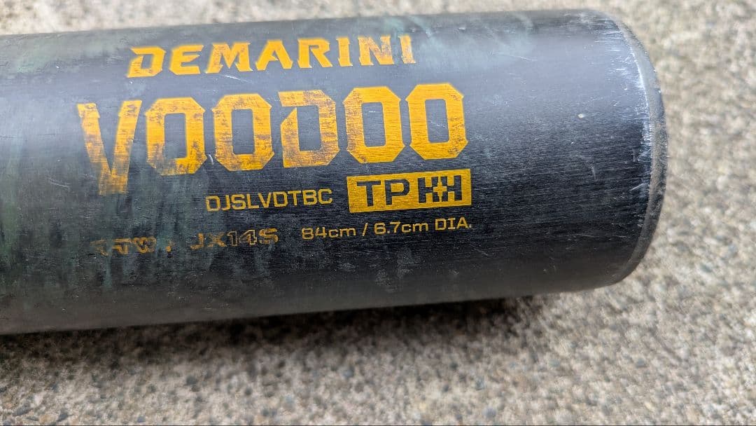 DEMARINI VOODOO 中学生用バット 84cm