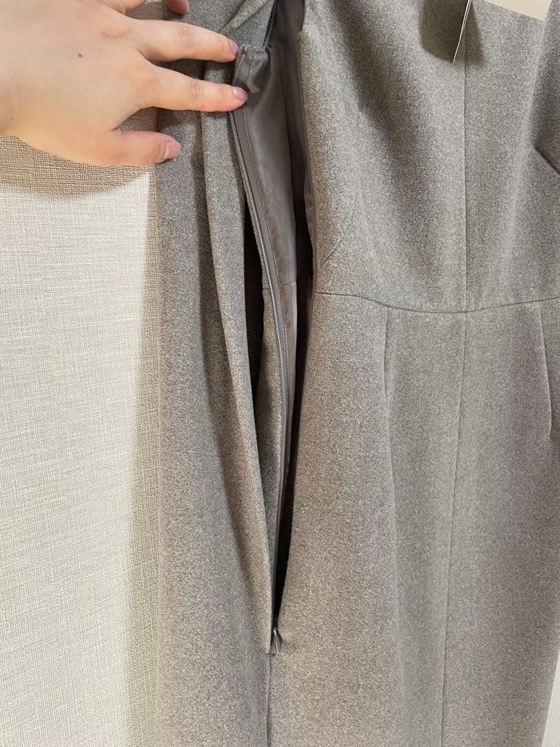新品laubeblanc◆ Narrow line Cape Dress
