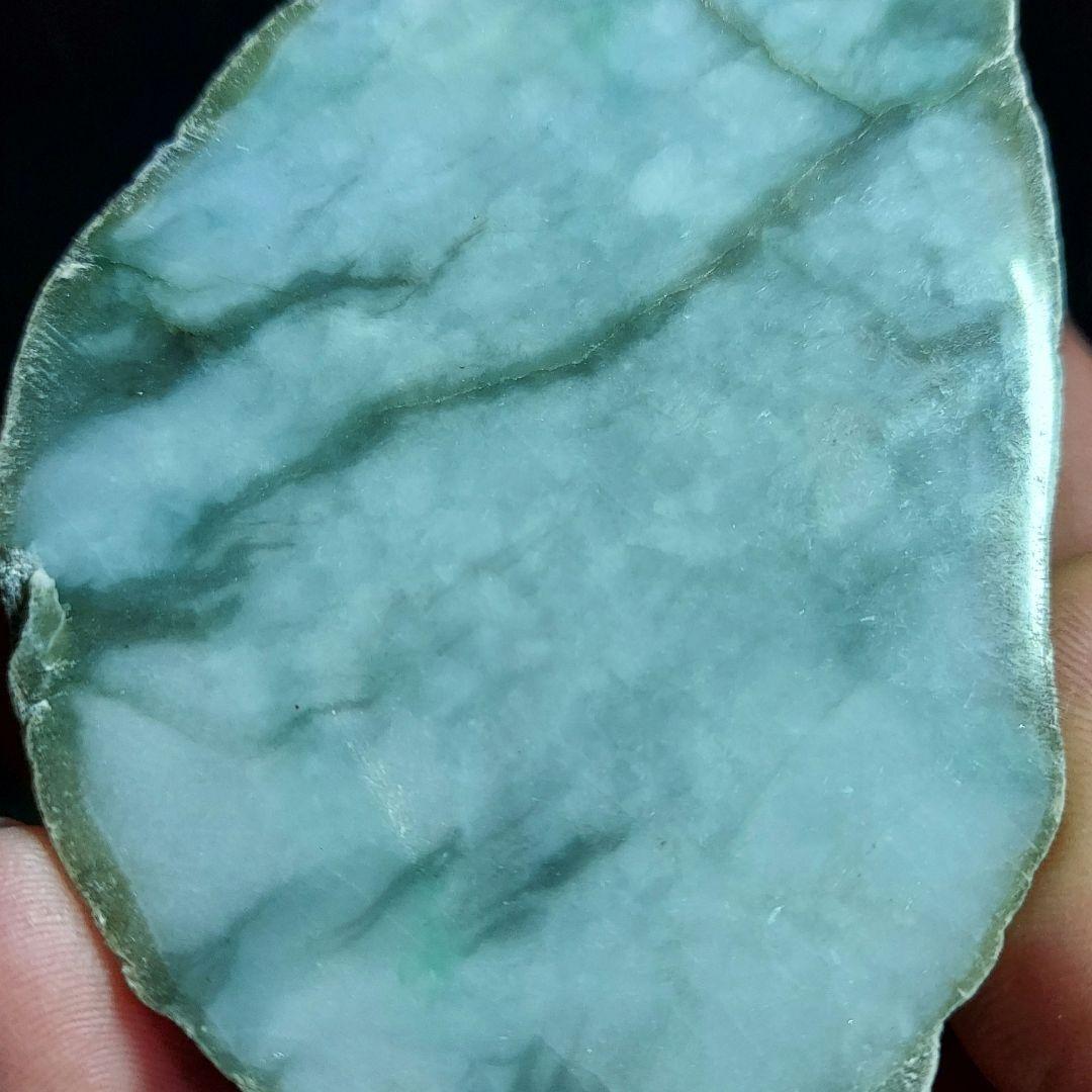 多彩なグリーンの模様が綺麗✨ JADEITE 本翡翠 原石1面磨き 512