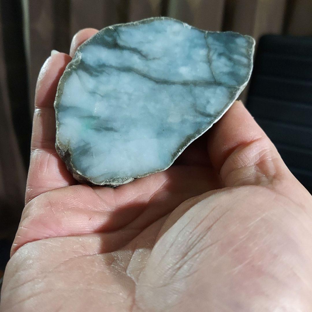 多彩なグリーンの模様が綺麗✨ JADEITE 本翡翠 原石1面磨き 512