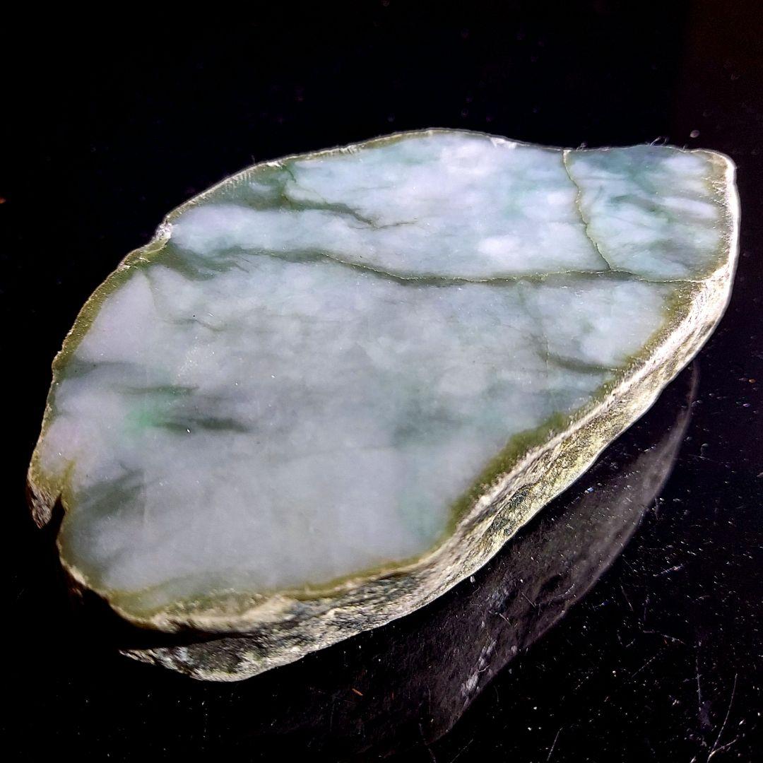 多彩なグリーンの模様が綺麗✨ JADEITE 本翡翠 原石1面磨き 512