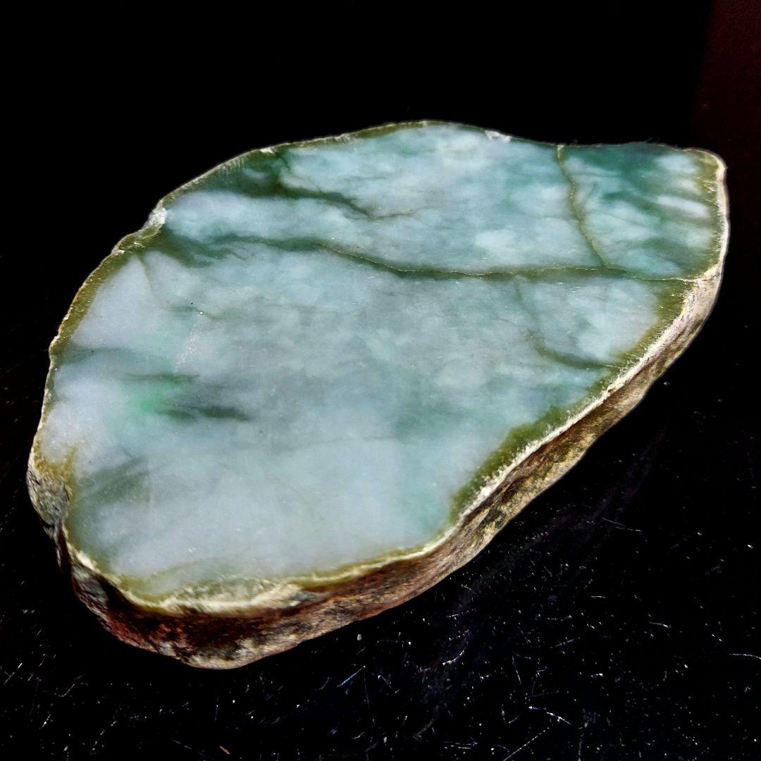 多彩なグリーンの模様が綺麗✨ JADEITE 本翡翠 原石1面磨き 512