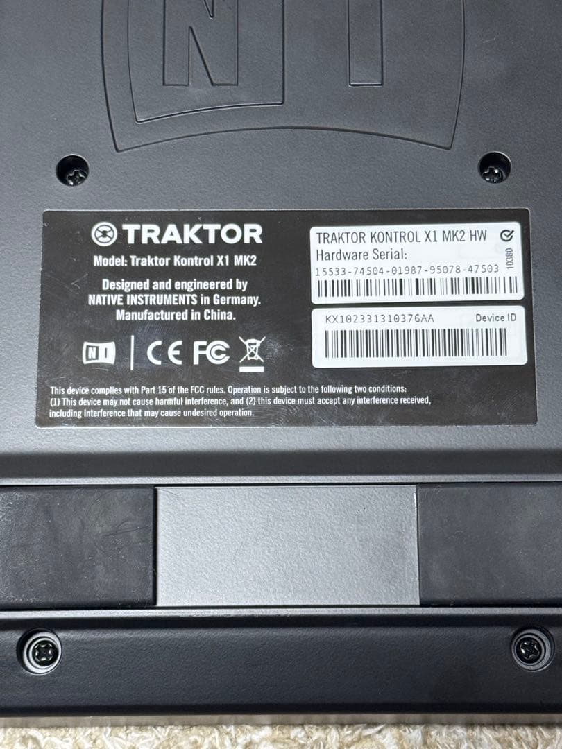 Traktor Kontrol X1 mk2 DJコントローラー