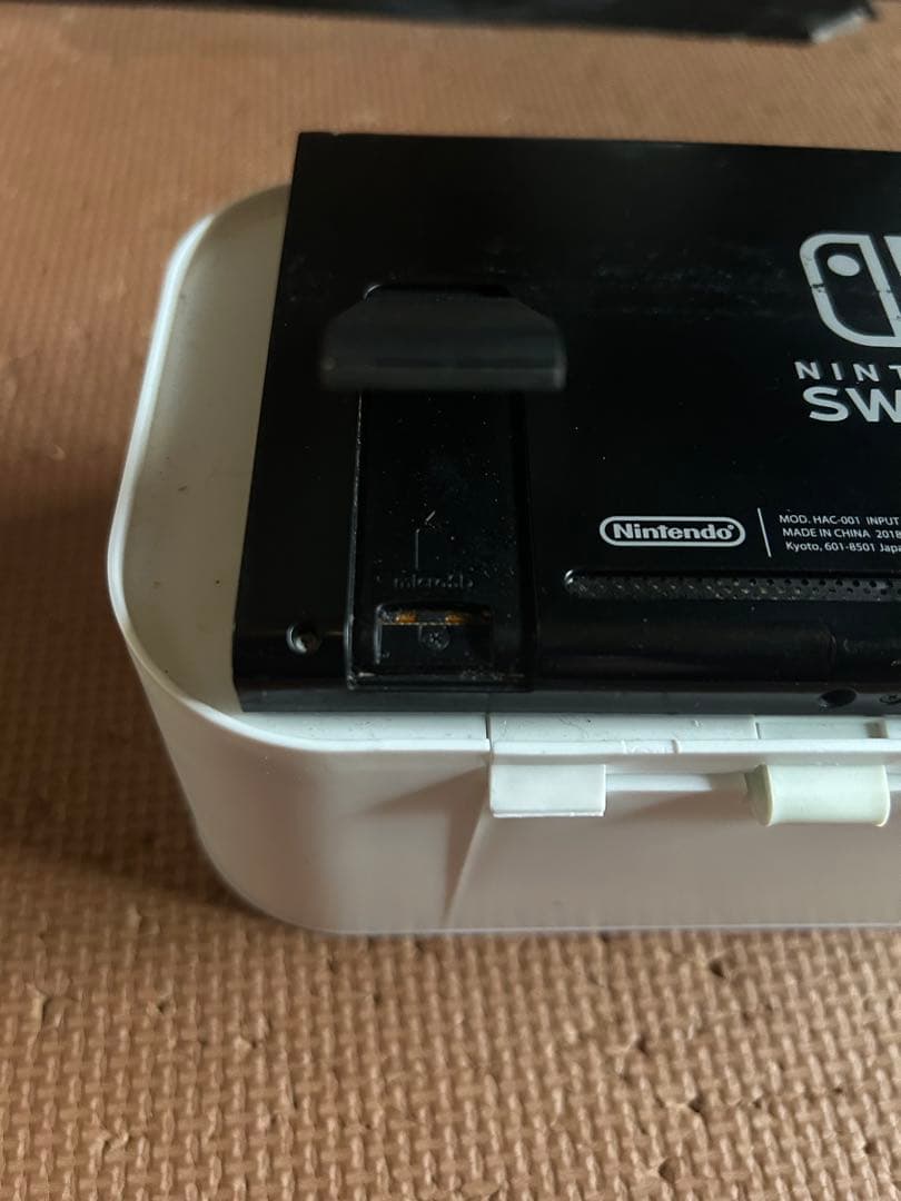Nintendo Switch 本体 紫と黄色のJoy-Con