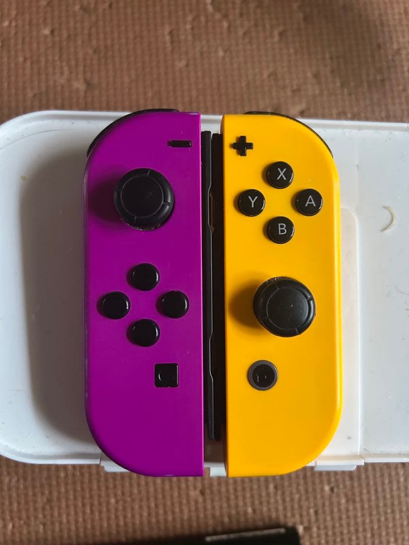 Nintendo Switch 本体 紫と黄色のJoy-Con
