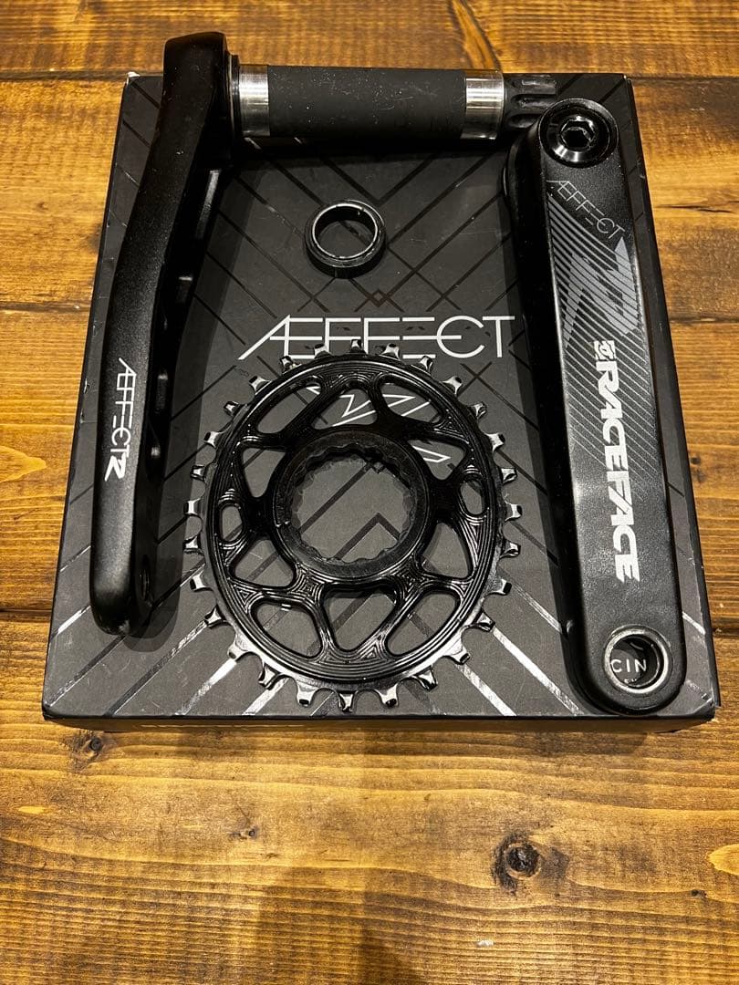 RACEFACE AFFECT R クランク　AbsoluteBlack 28T