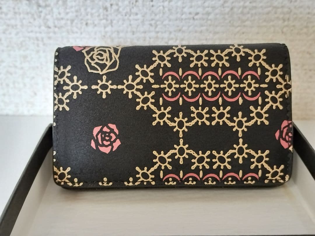 【SAIKO-an】印傳の名刺入れ（未使用　美品）　黒地に薔薇の模様
