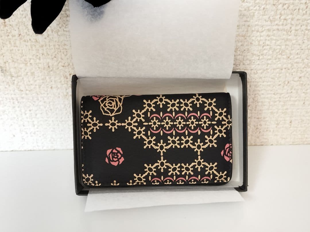 【SAIKO-an】印傳の名刺入れ（未使用　美品）　黒地に薔薇の模様