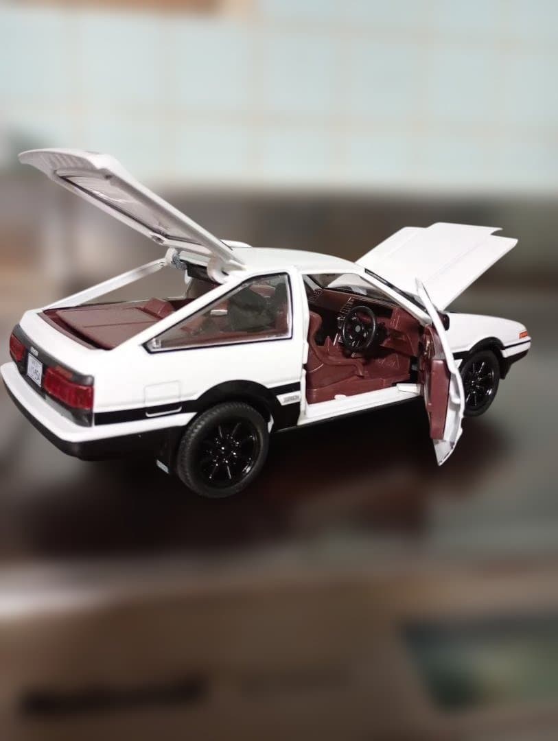 1/20スケール 頭文字D トヨタAE86＆キーストラップ付きキーホルダー２個