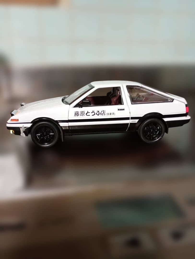 1/20スケール 頭文字D トヨタAE86＆キーストラップ付きキーホルダー２個