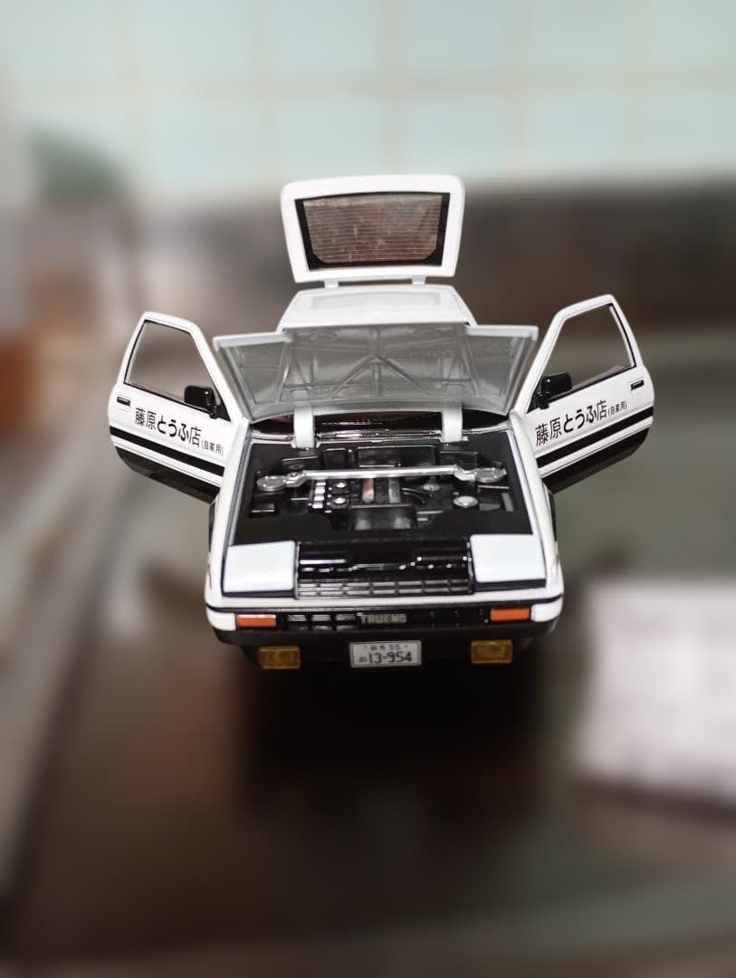 1/20スケール 頭文字D トヨタAE86＆キーストラップ付きキーホルダー２個
