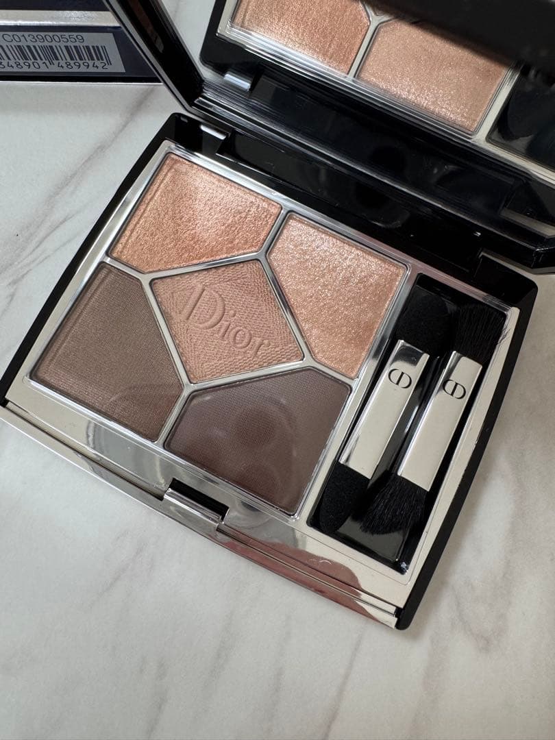 【新品未使用】Dior サンククルールクチュール アイシャドウ 559 ポンチョ
