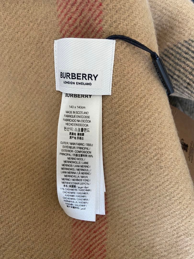 Burberryモノグラム ウールカシミア ジャカードケープ