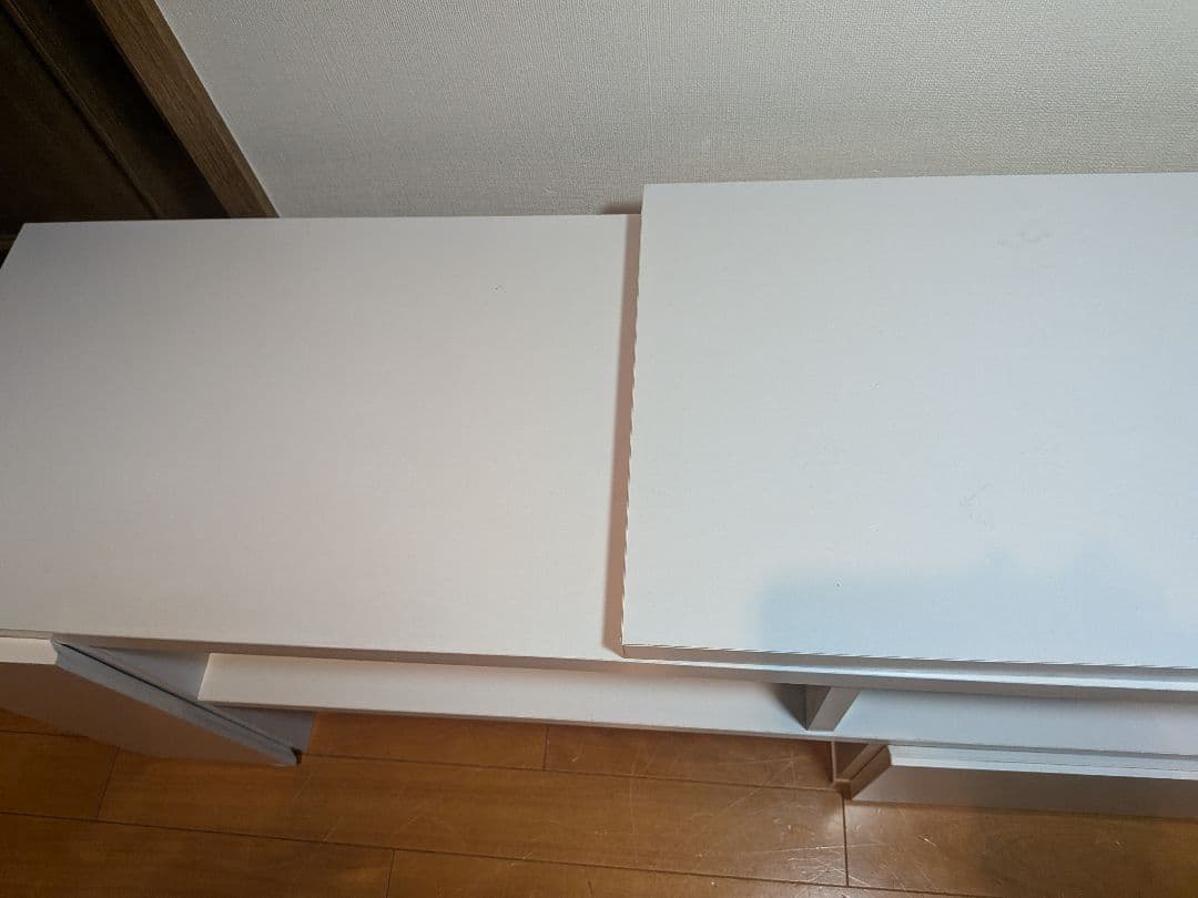 《送料込》LOWYA 伸縮式テレビ台 白ロータイプテレビボード シェルフ収納 棚